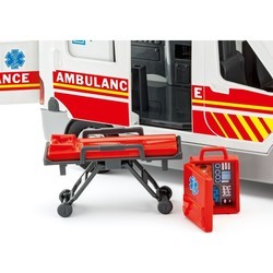 Сборная модель Revell Ambulance with Figure (1:20)