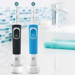 Электрическая зубная щетка Braun Oral-B Vitality D100.413.1 CrossAction 2 psc