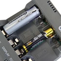 Зарядка аккумуляторных батареек Opus BT-C700