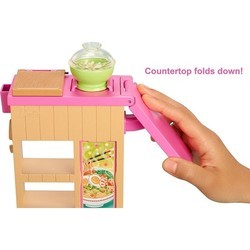 Кукла Barbie Noodle Bar Playset with Brunette GHK44