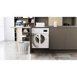 Встраиваемая стиральная машина Hotpoint-Ariston BI WMHG 81484