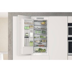 Встраиваемый холодильник Whirlpool WHC 20T352