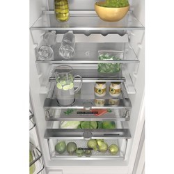 Встраиваемый холодильник Whirlpool WHC 18T573