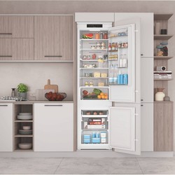 Встраиваемый холодильник Indesit INC 20 T321