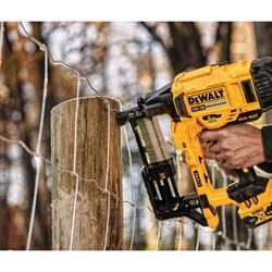 Строительный степлер DeWALT DCFS950P2