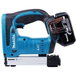 Строительный степлер Makita DST221RFJ