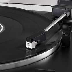 Проигрыватель винила Audio-Technica AT-LP60X