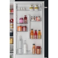 Встраиваемые холодильники Hotpoint-Ariston HAC 20T 323