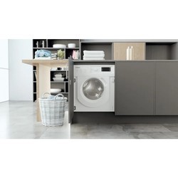 Встраиваемые стиральные машины Hotpoint-Ariston BI WMHG 71483