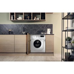 Встраиваемые стиральные машины Hotpoint-Ariston BI WMHG 71483