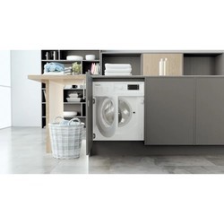 Встраиваемые стиральные машины Hotpoint-Ariston BI WMHG 71483