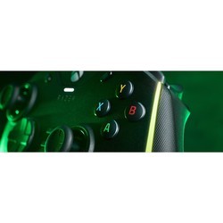 Игровые манипуляторы Razer Wolverine V2 Chroma