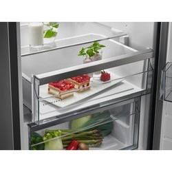 Холодильники AEG RKB 638E2 MX