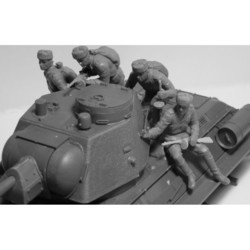 Сборные модели (моделирование) ICM T-34-76 with Soviet Tank Riders (1:35)