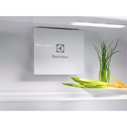 Встраиваемые холодильники Electrolux KNG 7TE75 S