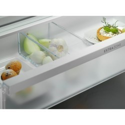 Встраиваемые холодильники Electrolux KNG 7TE75 S