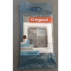 Рамки для розеток и выключателей Legrand Valena 774451