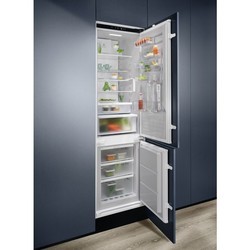 Встраиваемые холодильники Electrolux ENP 7MD19 S