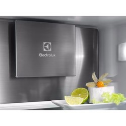 Встраиваемые холодильники Electrolux ENC 8MC19 S