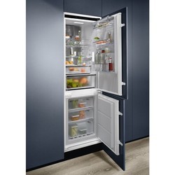 Встраиваемые холодильники Electrolux ENC 8MC18 S