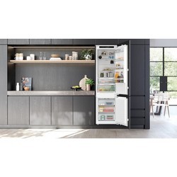 Встраиваемые холодильники Siemens KI 96NVFD0