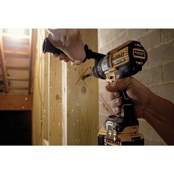 Дрели и шуруповерты DeWALT DCD991B