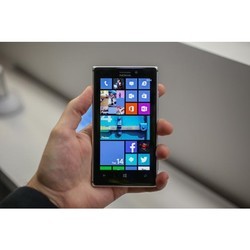Мобильный телефон Nokia Lumia 925 (серебристый)