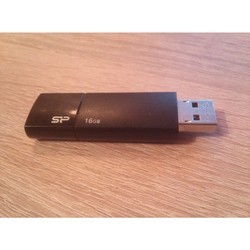 USB Flash (флешка) Silicon Power Ultima U05 32Gb (розовый)