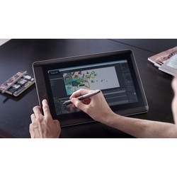 Графический планшет Wacom Cintiq Companion Hybrid