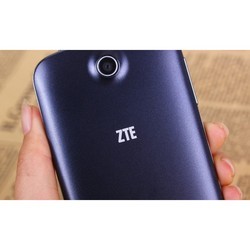 Мобильный телефон ZTE Blade 2