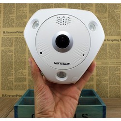 Камера видеонаблюдения Hikvision DS-2CD6332FWD-IV