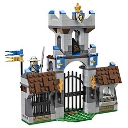 Конструктор Lego The Gatehouse Raid 70402