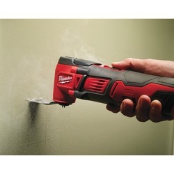 Многофункциональный инструмент Milwaukee M18 BMT-421C