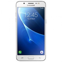 Мобильный телефон Samsung Galaxy J5 2016 (белый)