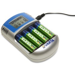 Зарядка аккумуляторных батареек Varta LCD Charger 4xAA 2500 mAh