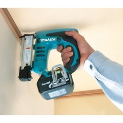 Строительный степлер Makita DPT351Z