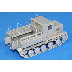 Сборная модель MiniArt Ya-12 Soviet Artillery Tractor (Early) (1:35)