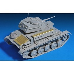 Сборная модель MiniArt T-80 Soviet Light Tank (1:35)