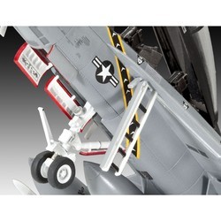 Сборная модель Revell F/A-18F Super Hornet (twin seater) (1:72)