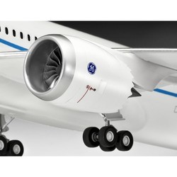 Сборная модель Revell Boeing 787-8 Dreamliner (1:144)