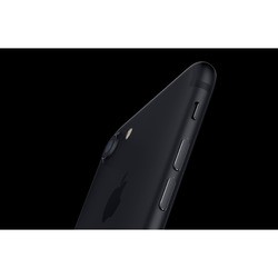 Мобильный телефон Apple iPhone 7 32GB (черный)