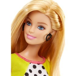 Кукла Barbie Fashionistas DGY62